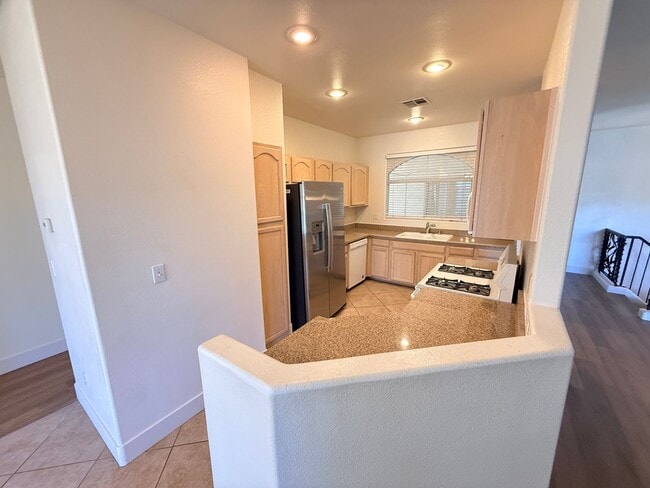 Building Photo - 2050 W Warm Springs Rd