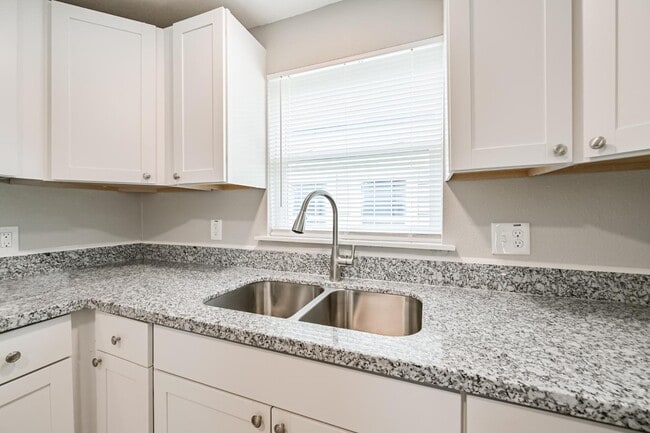 Building Photo - 1428 E 36th St