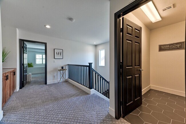 Building Photo - 1041 Chestnut Chase St