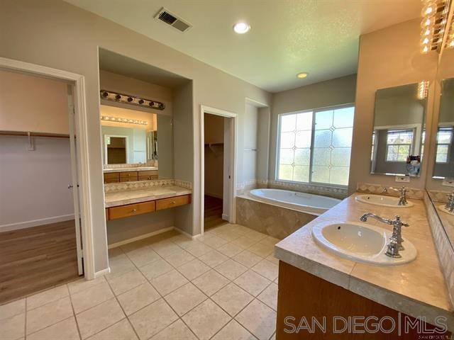 Building Photo - 2130 Pamplona Ct