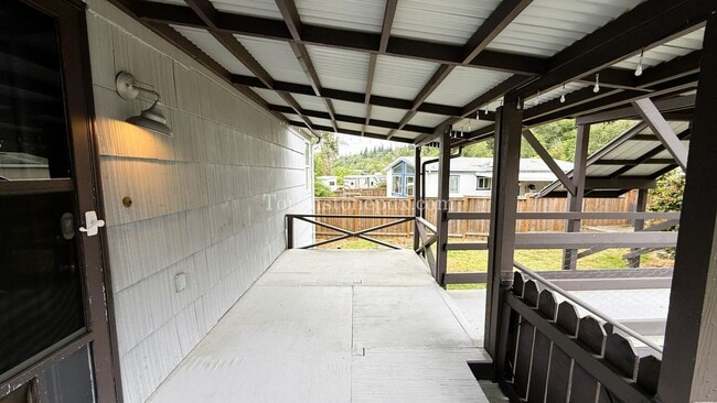 Building Photo - Lovely 3BD|1BA Home in Oregon City w/Basem...