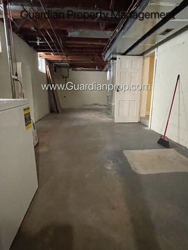 Building Photo - 4618-4620 Cedar Ave S