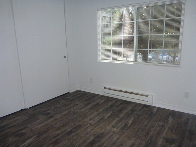 Building Photo - 810 Alder Ave