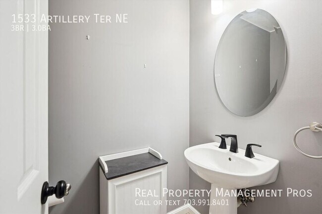 Building Photo - 1533 Artillery Terrace NE
