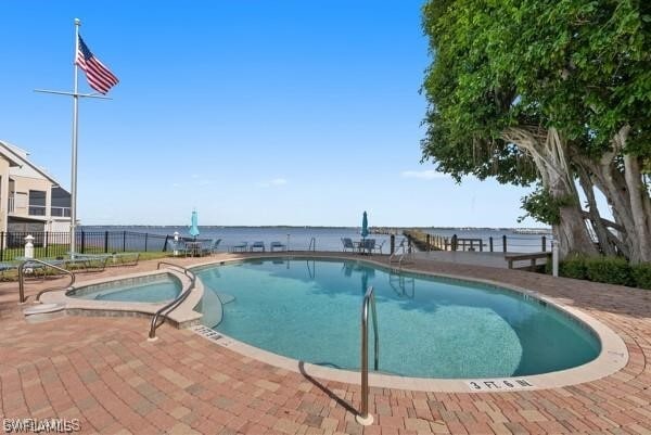 Building Photo - 819 James St