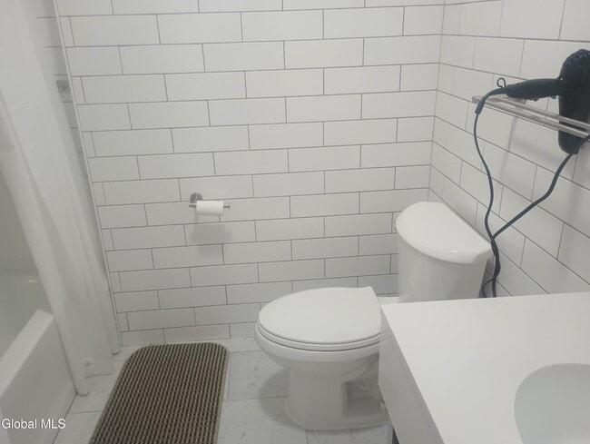 Building Photo - 199 Lark St