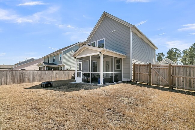 Building Photo - Charming Home in Moncks Corner's Spring Gr...