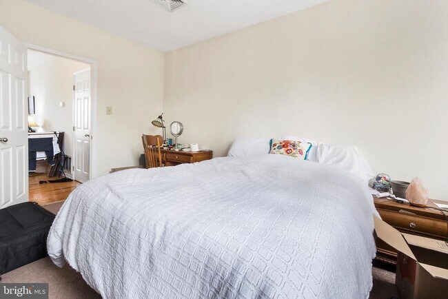 Building Photo - 321 N Front St