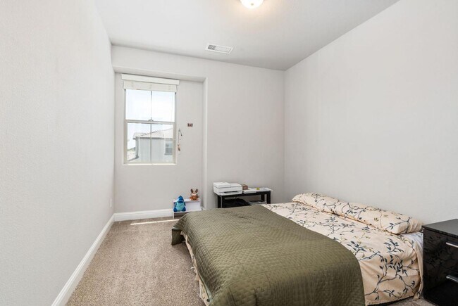 Building Photo - Copper River Canvas on the Bluffs! 4B/3BA ...