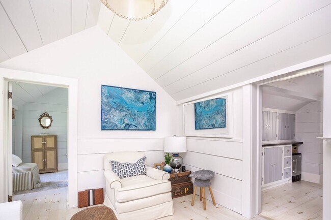 Building Photo - 156 Georgica Rd