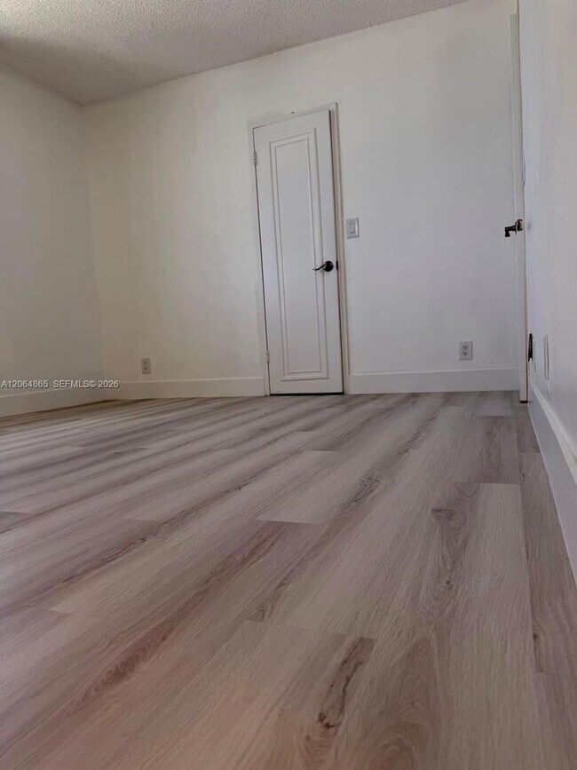 Building Photo - 3725 S Ocean Dr