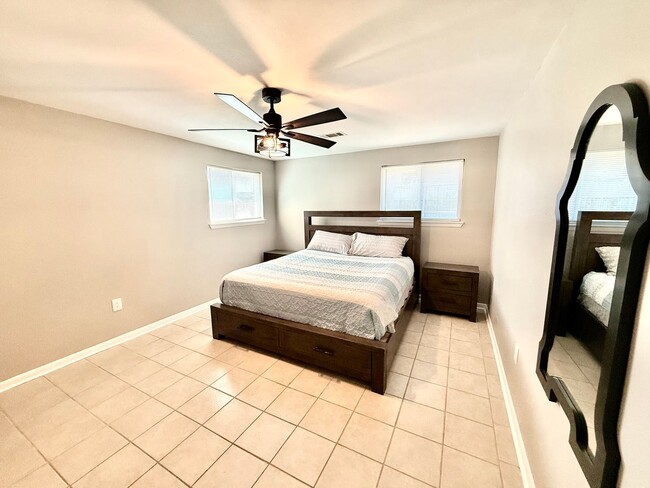Building Photo - Fully Renovated & Furnished 3BR/2BA Duplex in Southgate – WiFi & Lawn Care Included