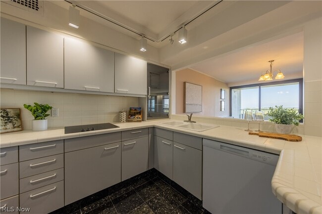 Building Photo - 1 Bratenahl Pl