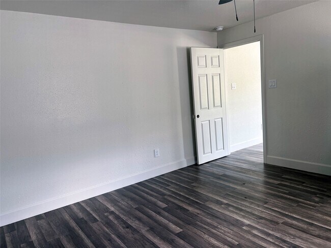 Building Photo - 201 Eastwood St