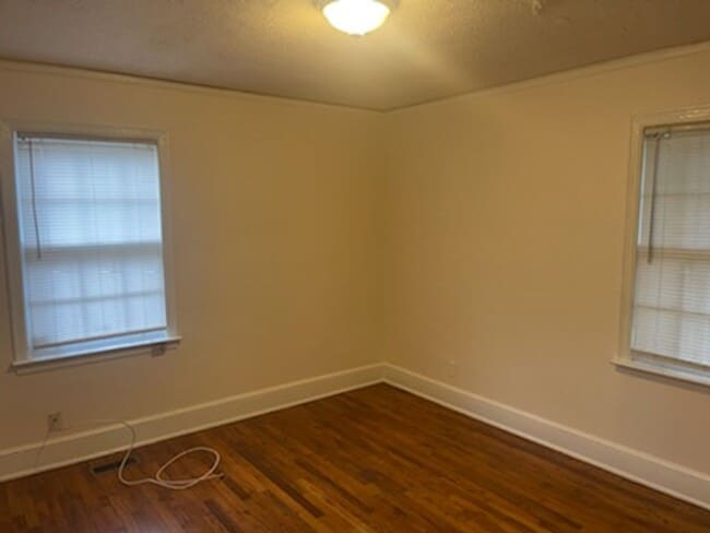 Building Photo - Charming Two Bedroom House in Enderly Park!