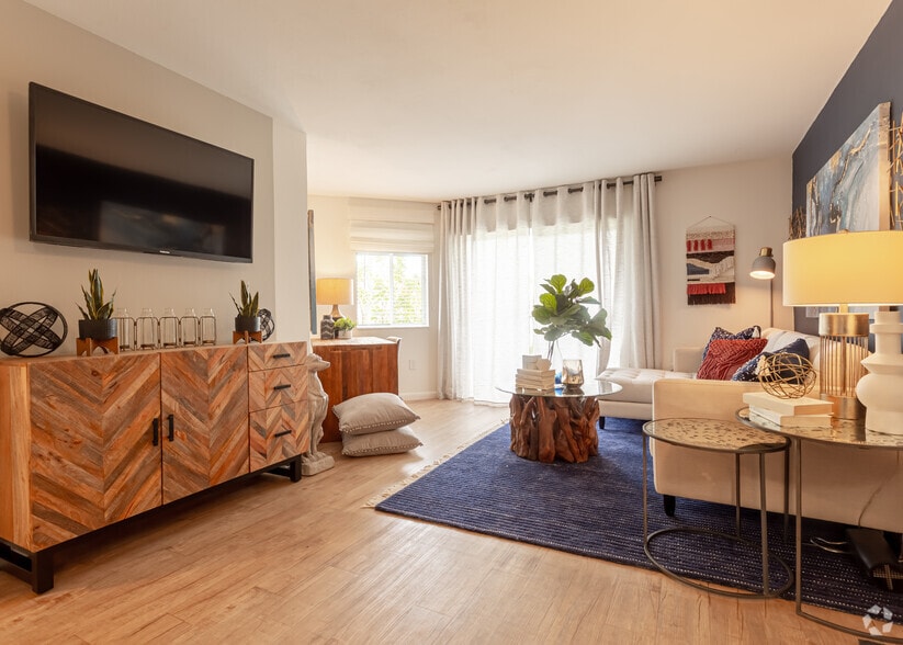 Unit A1-102: 1 BDR / 1 BA - 700 SqFt - Seven at West Boca