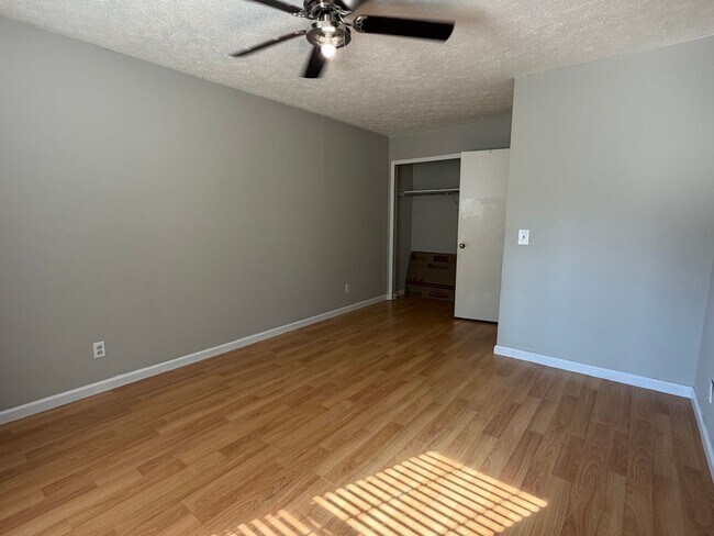 Building Photo - 6 Quail Forest Dr