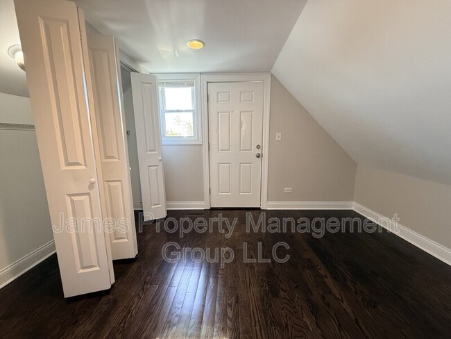 Building Photo - 2511 W Cortland St