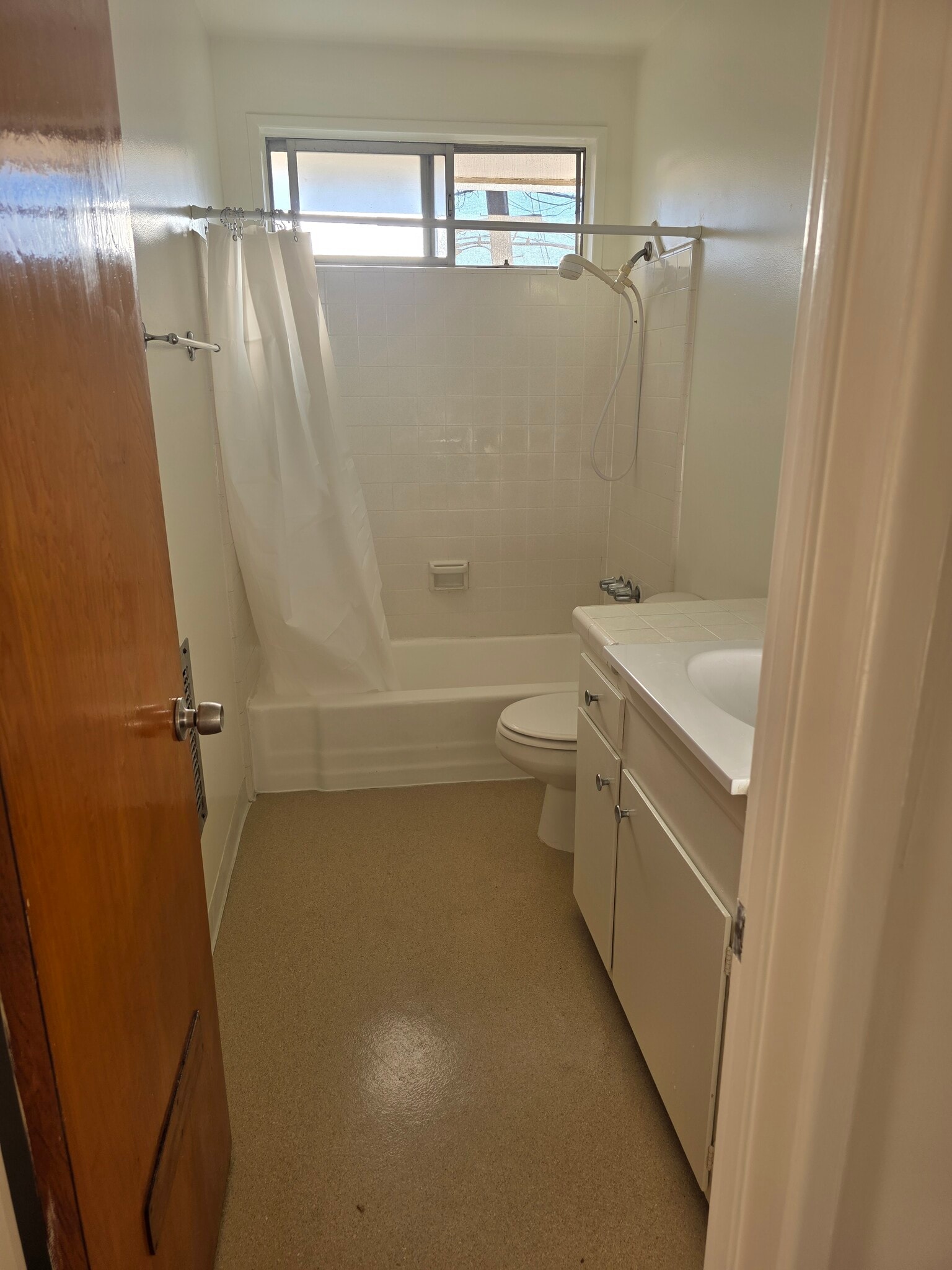 Second Bathroom - 641 Border Ave