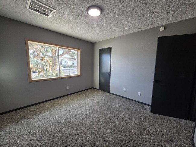 Building Photo - 987 Shadow Crest Cir