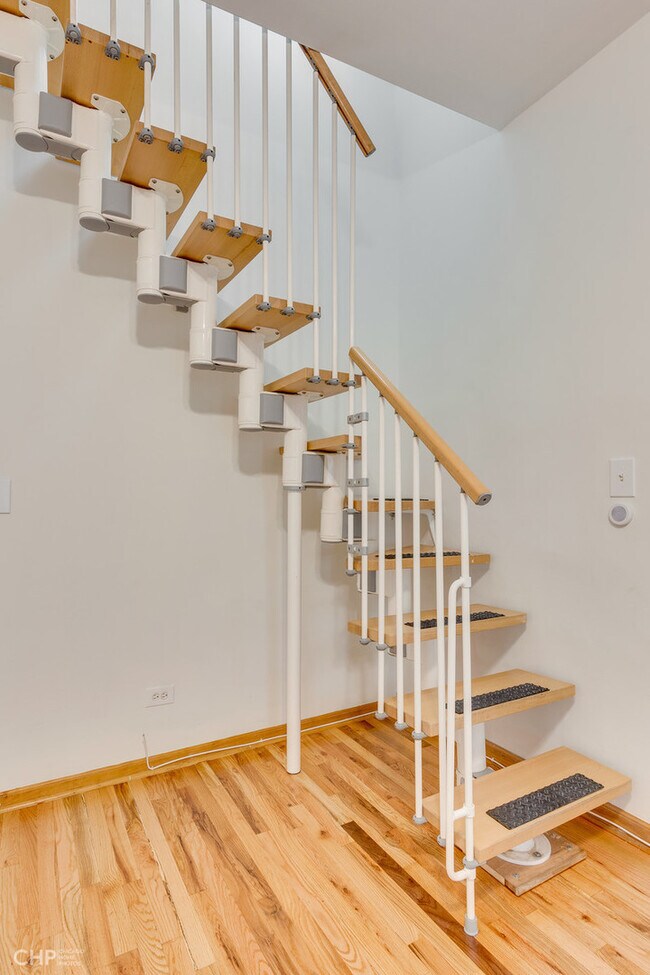 Staircase - 3030 N Elbridge Ave