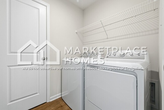 Building Photo - 1645 Juniper Ln