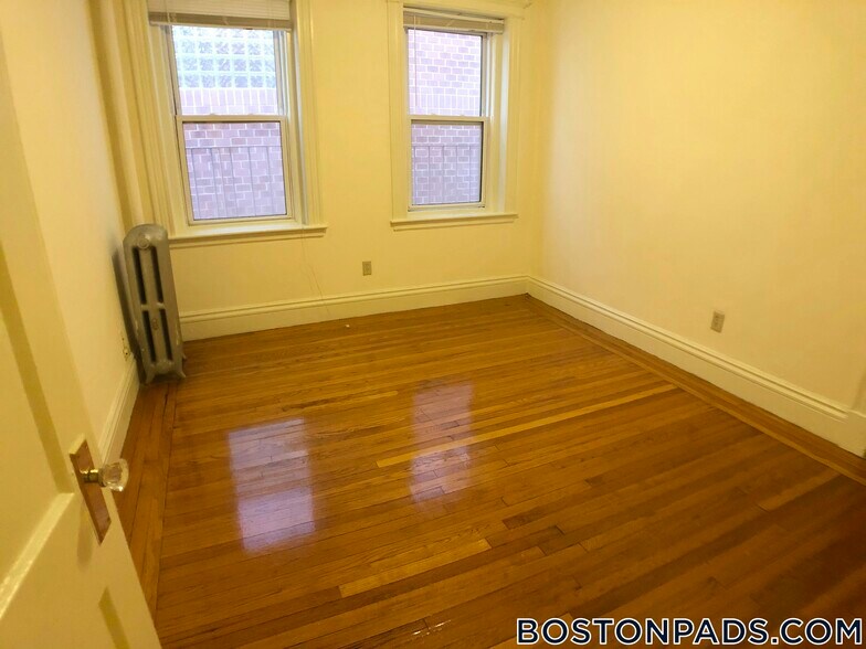 Building Photo - 40 Queensberry St
