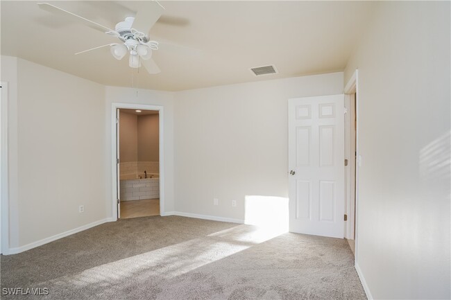 Building Photo - 725 Kari Cir