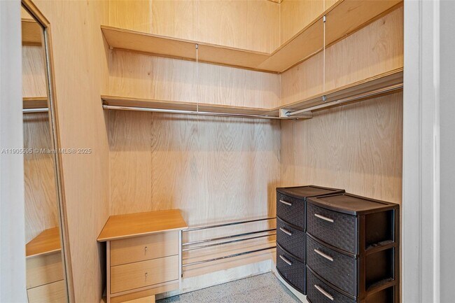 Building Photo - 10 SW South River Dr