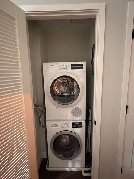 In unit washer & dryer - 1300 4th St SE