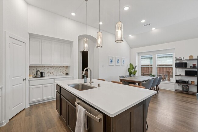 Building Photo - 8145 Overland Grv