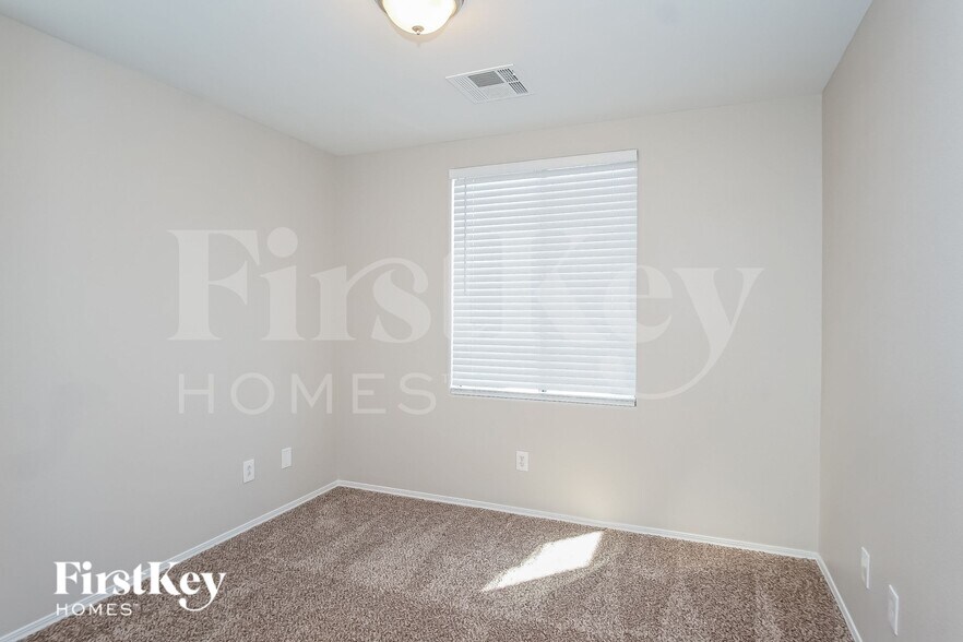 Building Photo - 7486 Decoro St