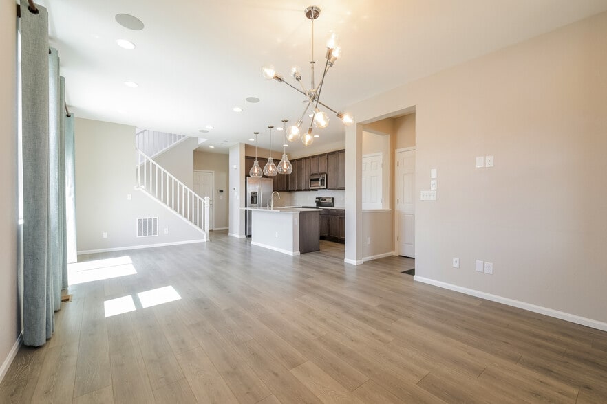 Building Photo - 6457 N Ceylon St