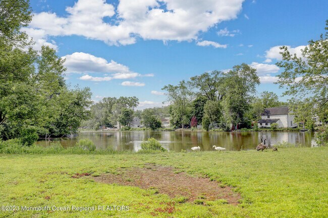 Building Photo - 12 Main St