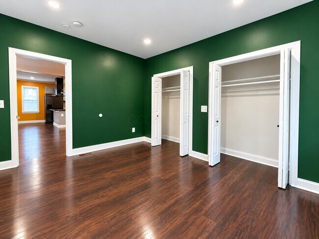 Building Photo - 465 S Warren Ave