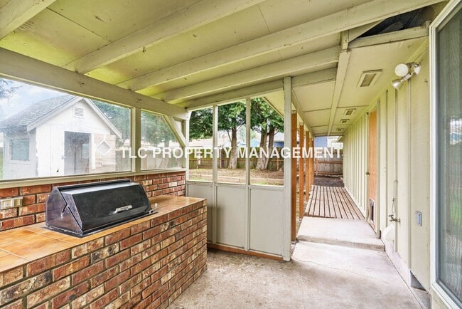 Building Photo - 2082 Ohio St