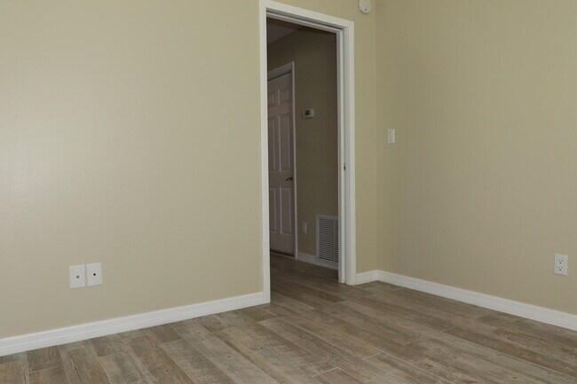 Building Photo - 1510 W Riviera Dr