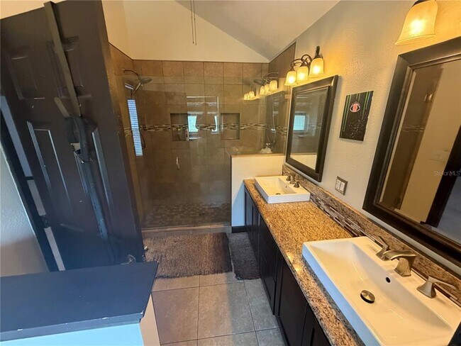 Building Photo - 9828 Bubbling Brook Ct