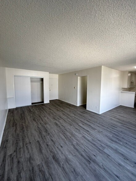 Building Photo - 915 N Wilton Pl
