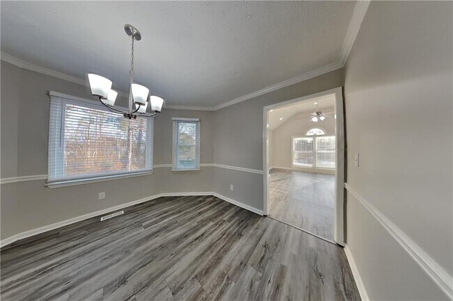 Building Photo - 880 Burning Bush Dr