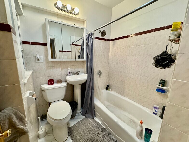 Building Photo - 872 Huntington Ave