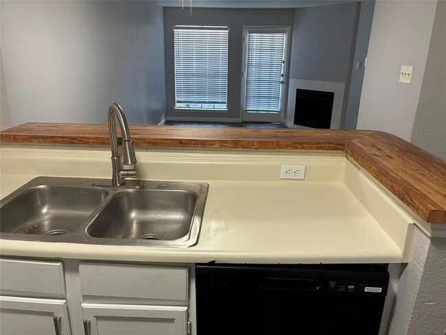 Building Photo - 6108 Abrams Rd