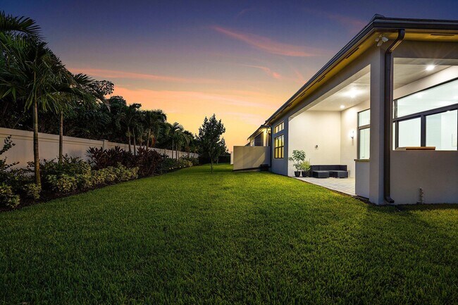 Building Photo - 8330 Essex Country Clb Dr