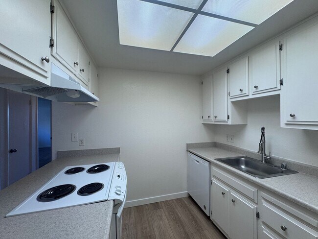 Building Photo - 7031-7033 Peachtree Ave