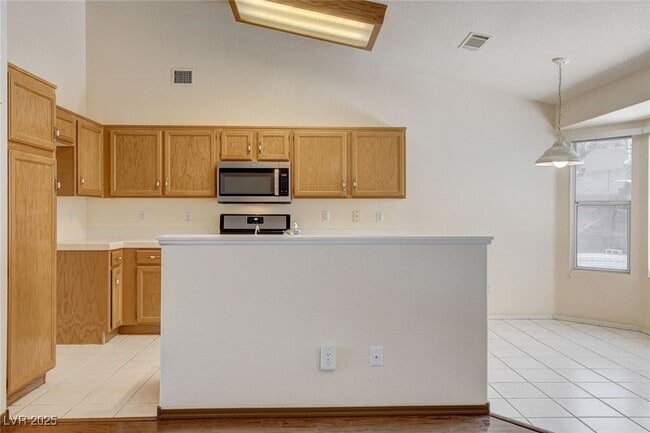 Building Photo - 114 E Tamarack Dr