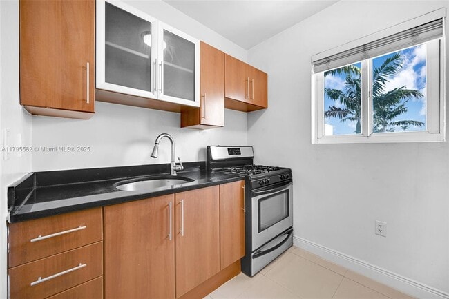 Building Photo - 320 85th St