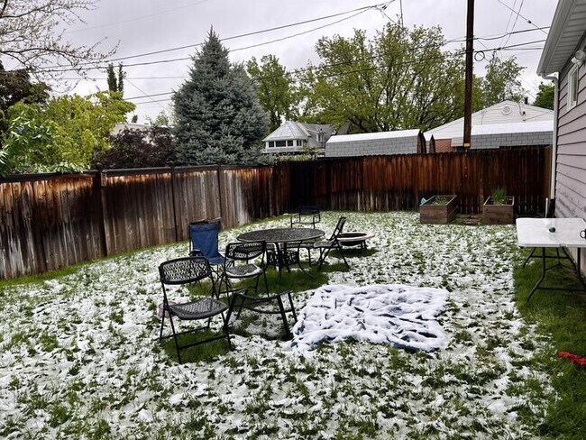 Building Photo - 867 Browning Ave