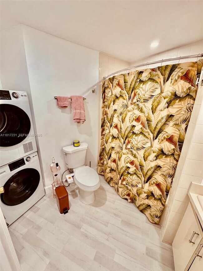 Building Photo - 4925 Collins Ave