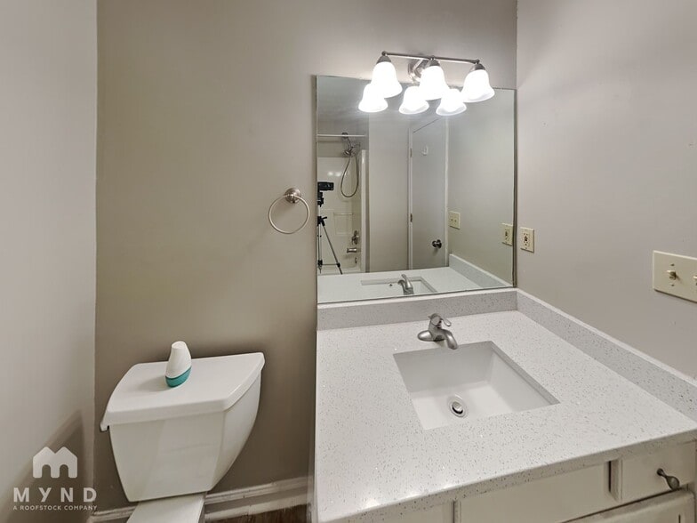 Building Photo - 5631 Regency Manor Ct