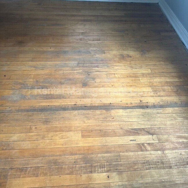 Building Photo - 2110 Fremont Ave N